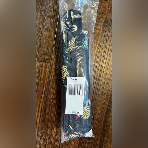 NWT Vera Bradley Toucan Party umbrella. Cover. Handle. Push button. - Picture 4 of 5